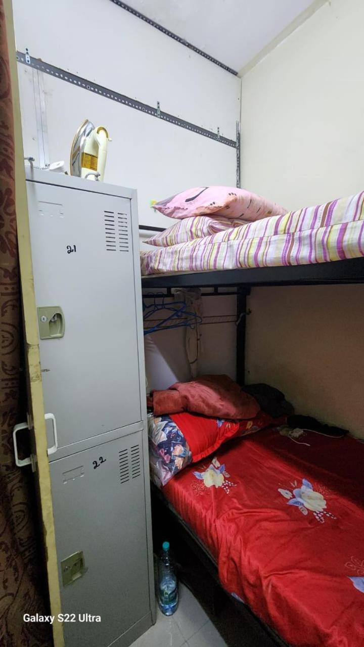 Partition Men Bed Space *