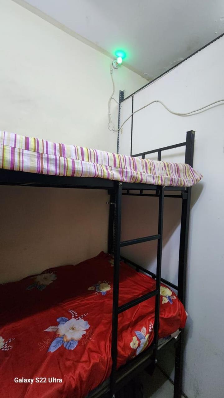 Partition Men Bed Space *